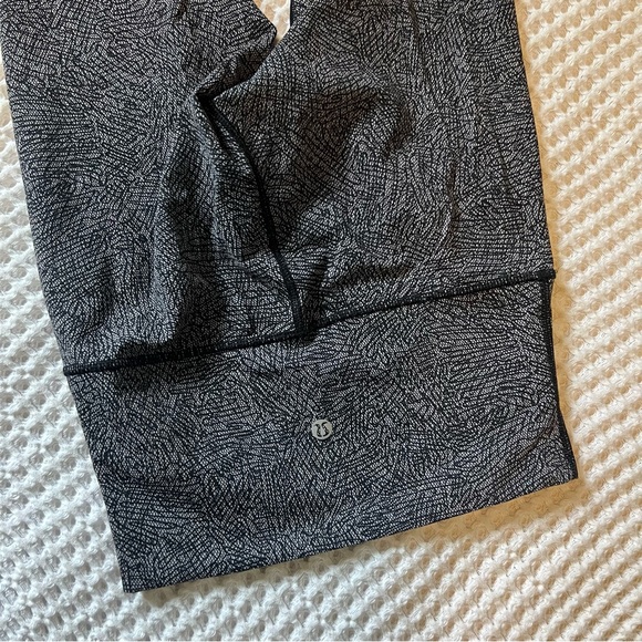 Lululemon Wunder Under Crop (Hi-Rise) 21" in Line Up White Black - Picture 5 of 5